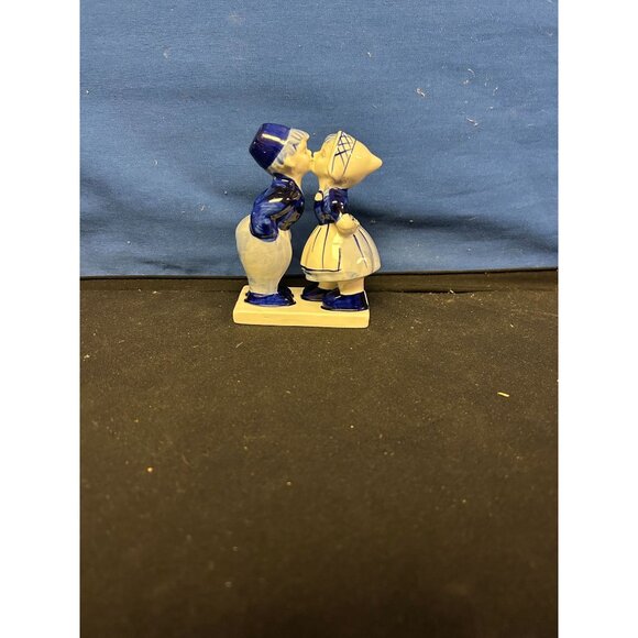 Vintage Dutch Kissing Couple Figurine Blue & White Ceramic Holland Decor 4.5" Ta - Picture 3 of 5